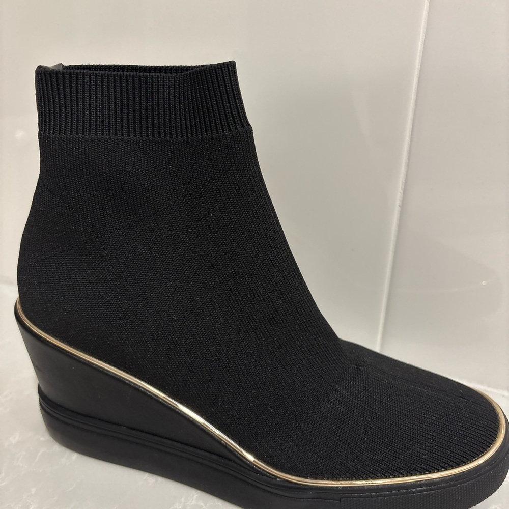 Lot of Shoes: Guess Runners & Luca Ferri Boots